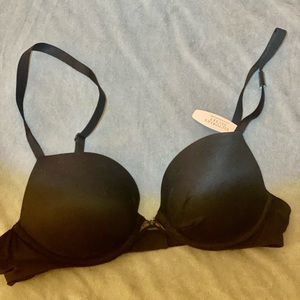 Brand-new with tags black Victoria’s Secret  FABULOUS bra 34B